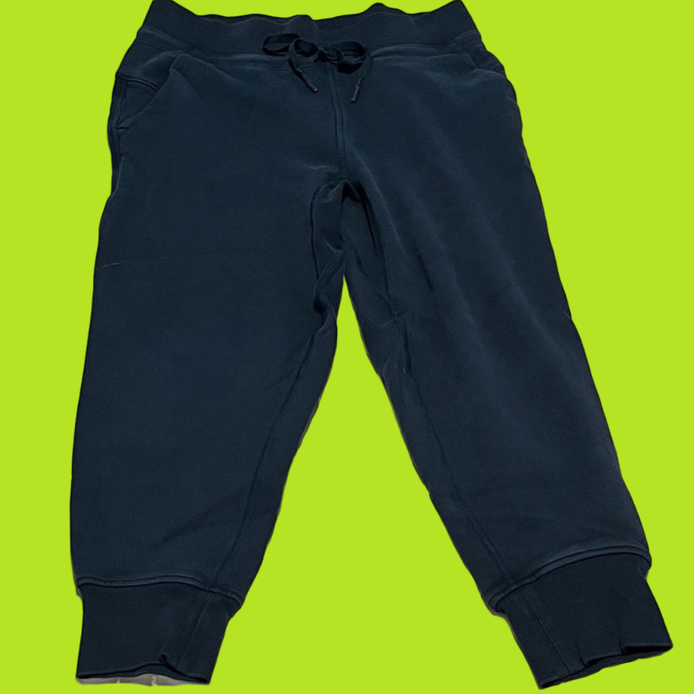 ☀️ Lululemon Navy Cropped Sweats / Jogger Pants